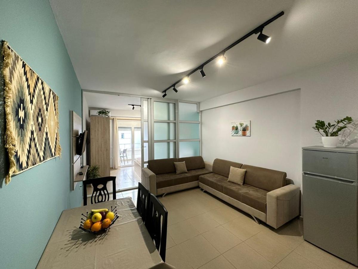 Trea Accomodations - On Private Beach With Sunbed & Umbrella Vlore Exterior photo