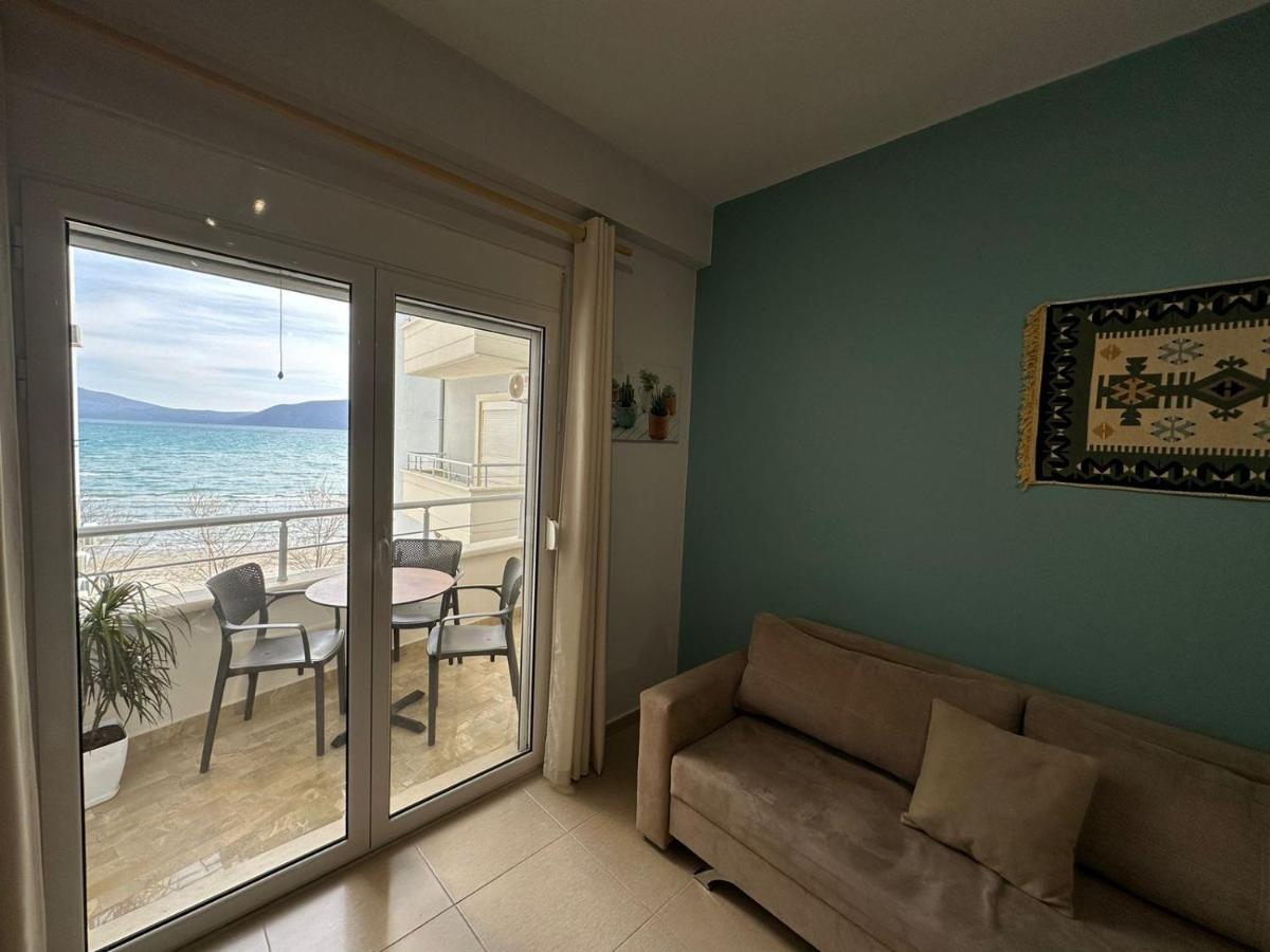 Trea Accomodations - On Private Beach With Sunbed & Umbrella Vlore Exterior photo